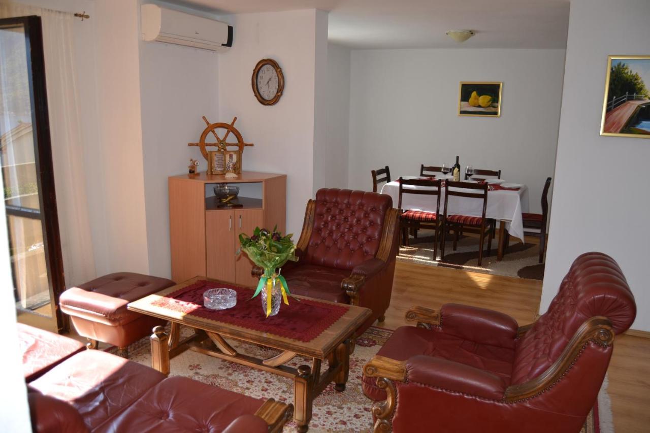 Apartments Dobrisa Kotor Exterior foto